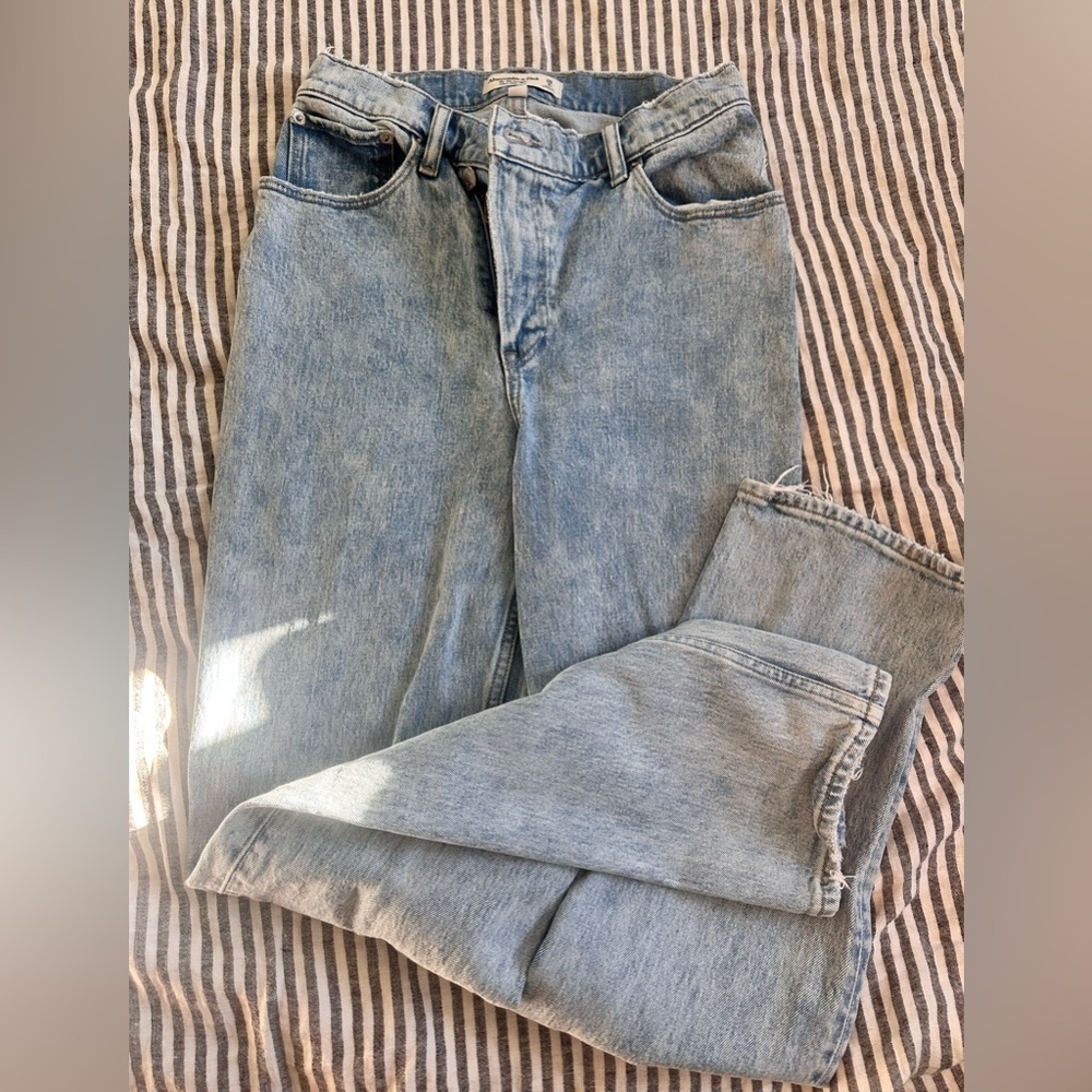 A&F Ultra High Rise 90s Straight Jean